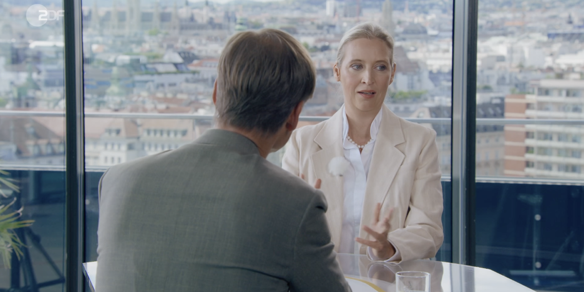 Alice Weidel spricht im ZDF-Sommerinterview mit Moderator Wulf Schmiese